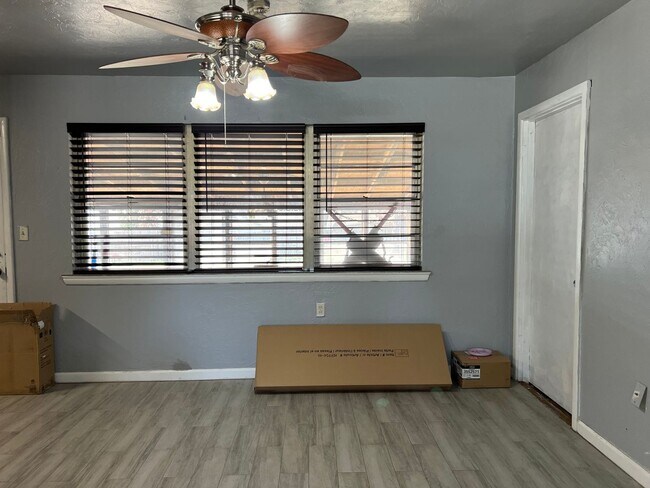 Foto del edificio - Beautiful 4 Bedroom
