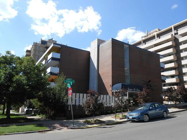 Building Photo - LOCATION LOCATION! Exceptional opportunity to rent a residence in a prime location in Governors P...