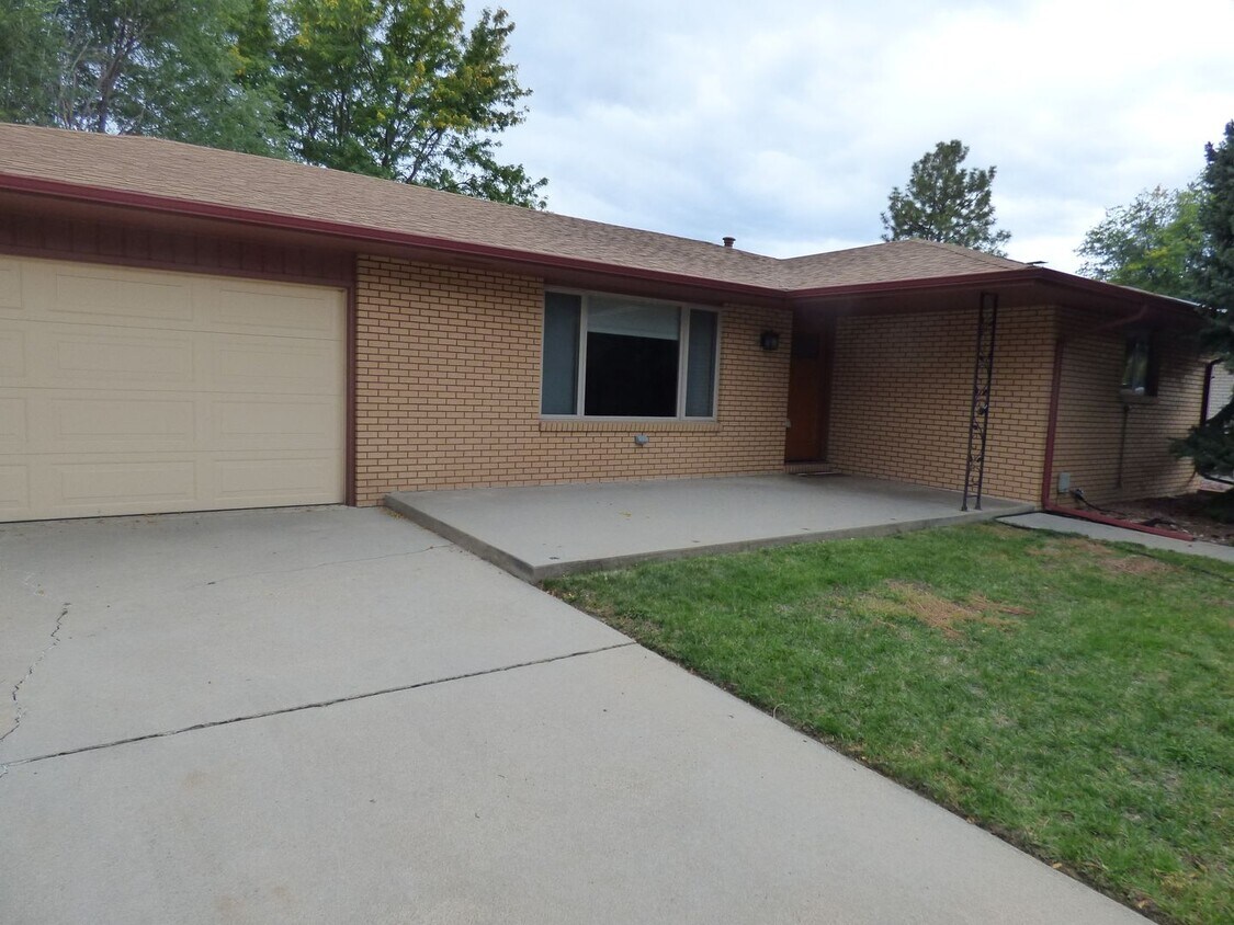 Foto principal - Beautiful Home in Longmont Estates