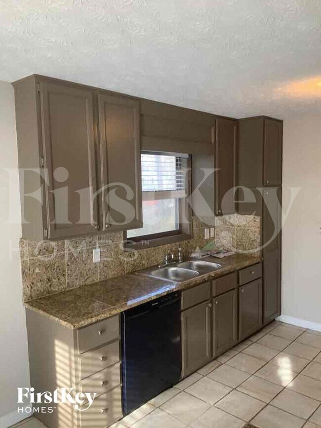 Building Photo - 4315 Cary Dr SW