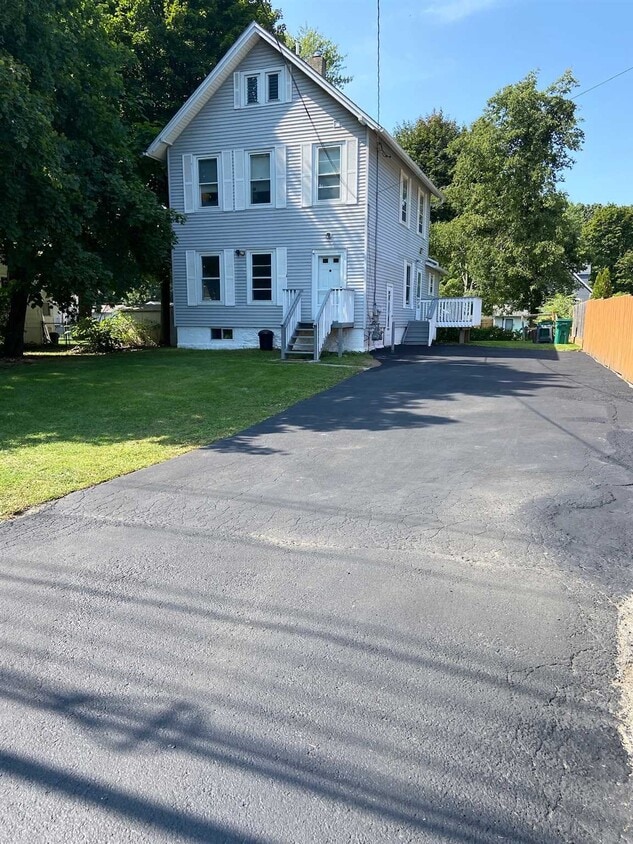 317 Violet Ave, Poughkeepsie, NY 12601 Room for Rent in Poughkeepsie