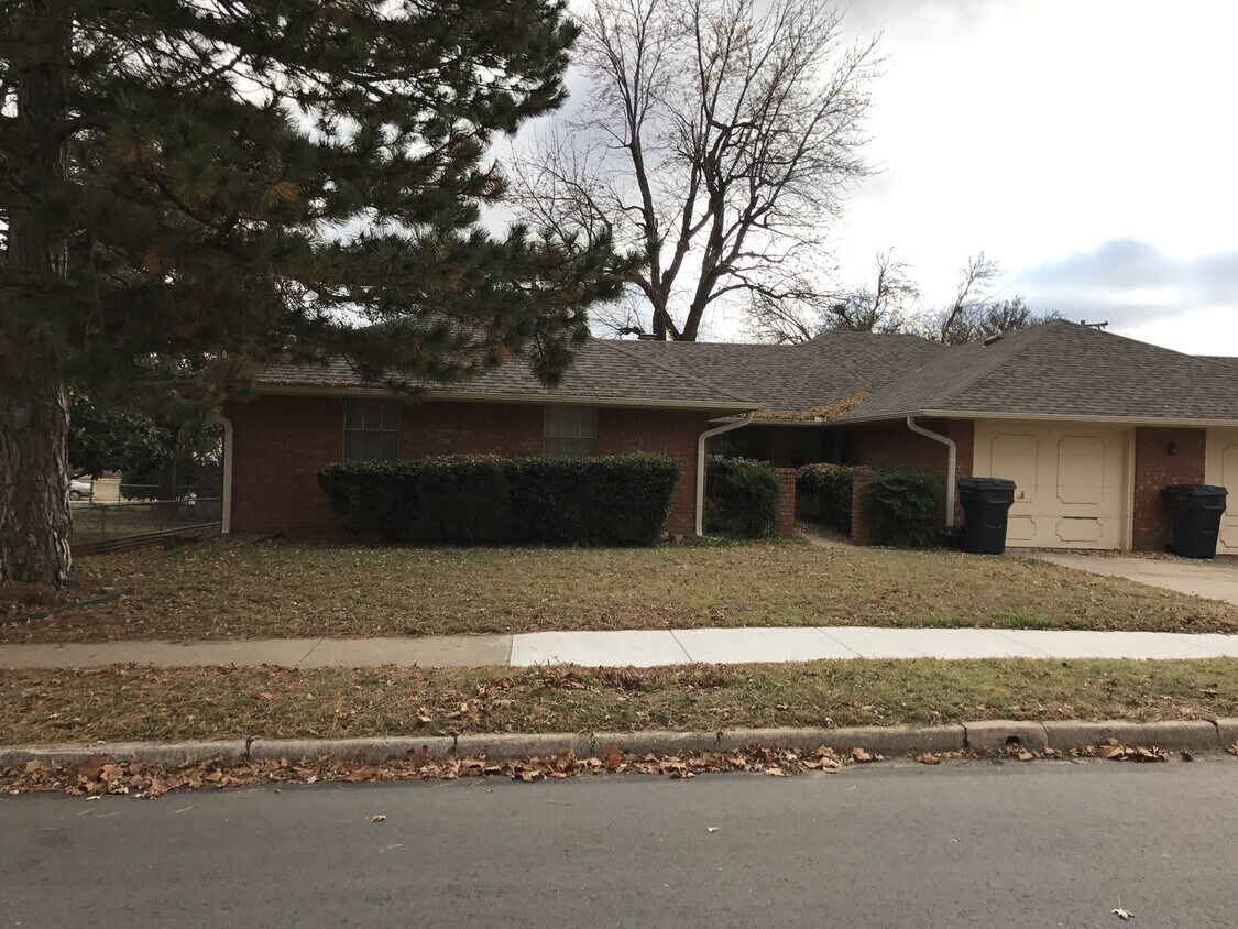 Primary Photo - 2 bed Duplex for rent near NW 36th and Por...