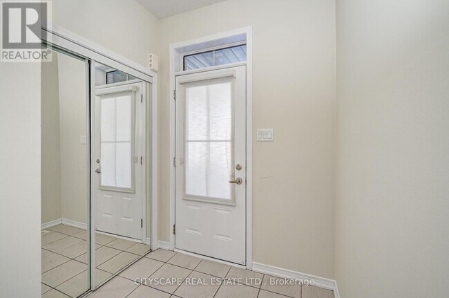 Photo du bâtiment - 15 Amos Ave