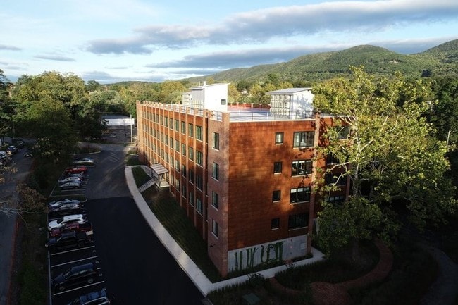 Building Photo - 7 Creek Dr