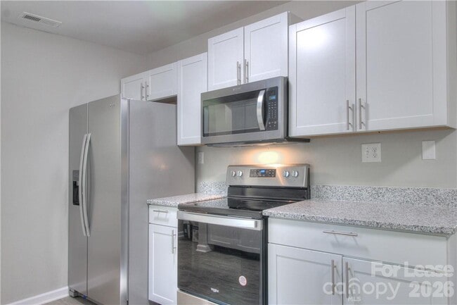 Building Photo - 1300 Sharon Dr