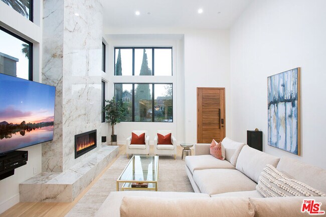 Foto del edificio - 244 S Gramercy Pl