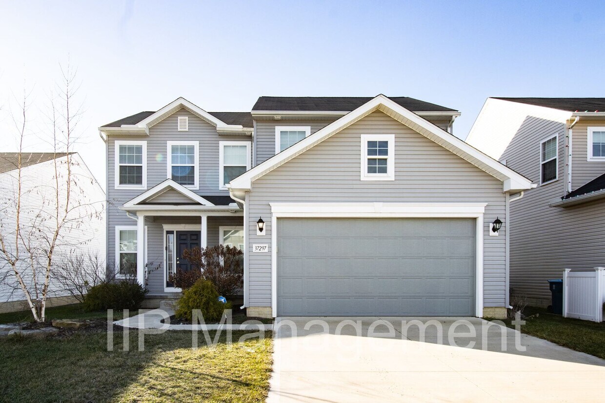 Primary Photo - Stunning new build in North Ridgeville