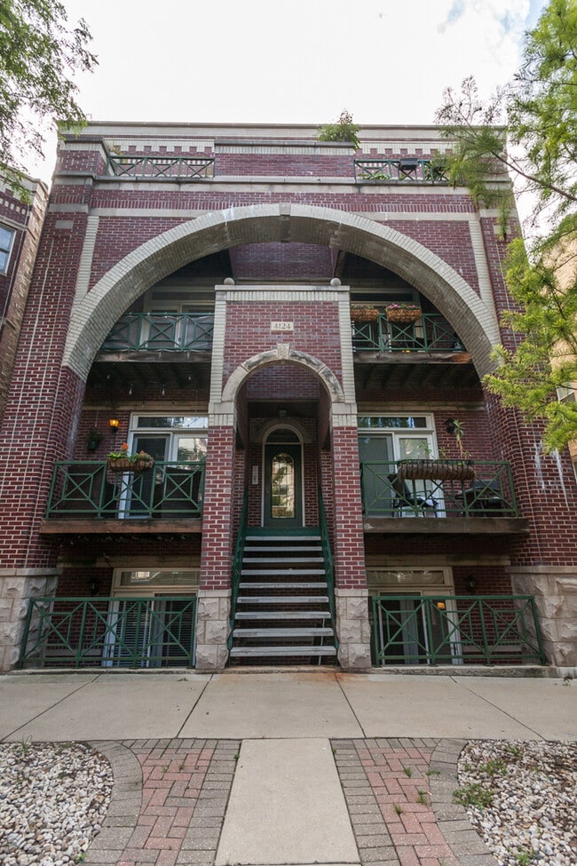 Building Photo - 4124 N Kenmore Ave