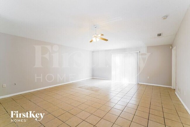 Foto del edificio - 7831 Country Chase Ave