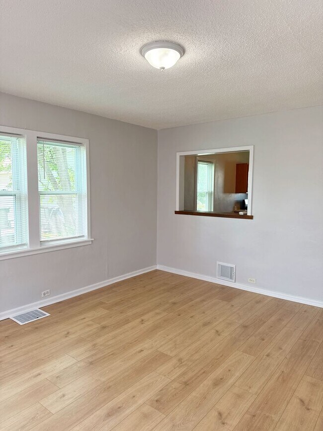 Foto del edificio - Move in Ready...917 Grand Ave, Madison, IL...