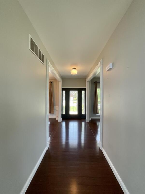 1421 Double Eagle Cir, Belleville, IL 62220 House Rental in