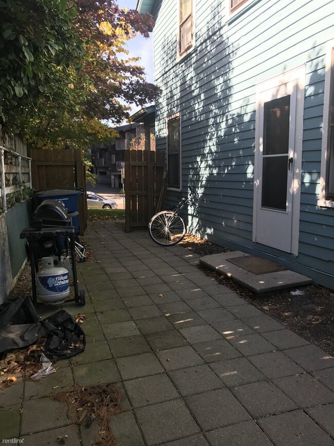 Foto del edificio - 544 N State St