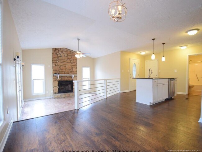 Building Photo - 450 Wilder Dr