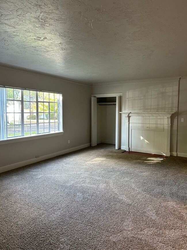 Building Photo - (949) Harrison Street Plex - Studio / 1 Ba...