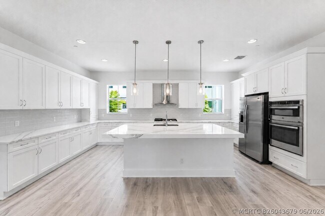 Building Photo - 12546 Gross Pointe Dr