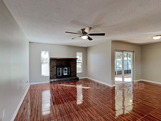Building Photo - 714 Tahiti Dr