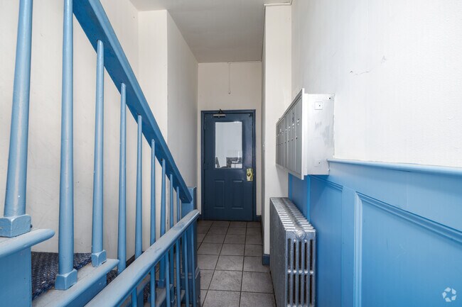 Pasillo con buzones - 106 Willow Ave