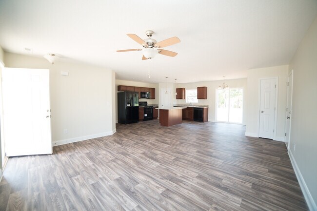 Foto del edificio - 65 Chaney Ln