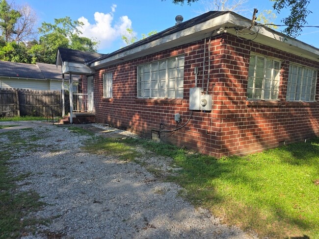 Building Photo - 574 Mohawk St