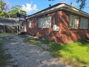 Building Photo - 574 Mohawk St