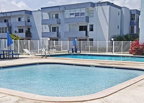 Foto del edificio - 2496 SW 17th Ave