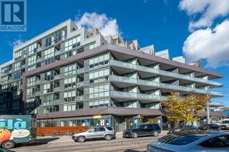 Building Photo - 36 Howard Park Ave