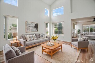 Building Photo - 701 Caliente Way