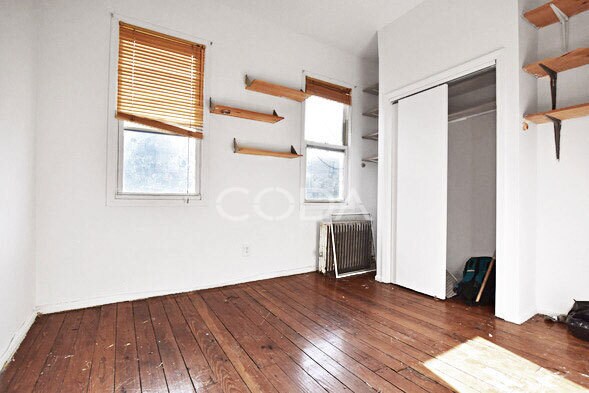 Primary Photo - 933 Metropolitan Ave