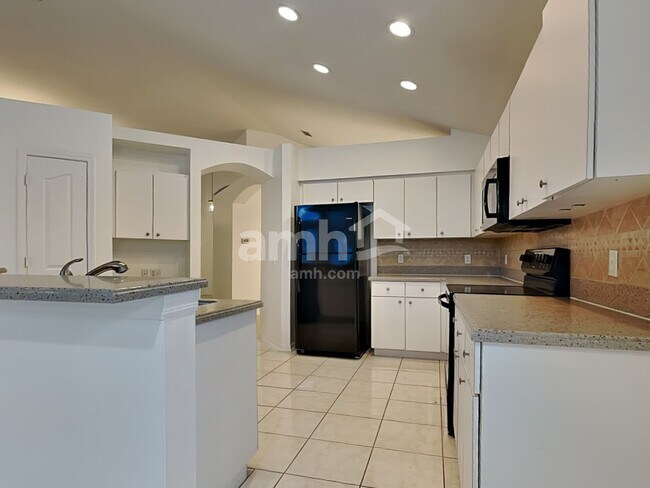 Foto del edificio - 16502 Lake Heather Dr