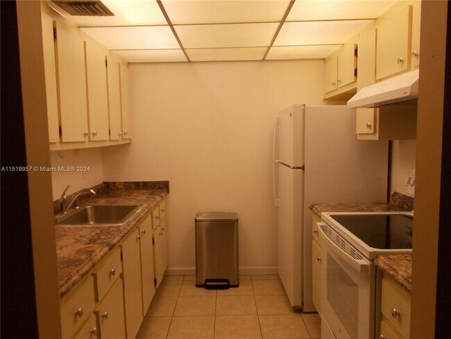 Building Photo - 13455 SW 9th Ct
