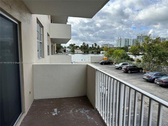 Building Photo - 1455 N Treasure Dr
