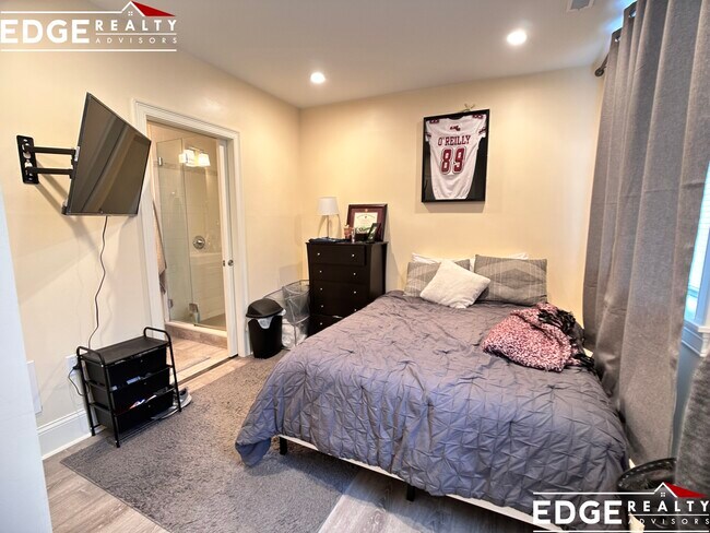 Building Photo - 10 Cufflin St