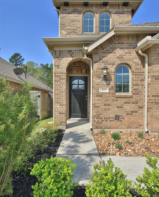 Foto del edificio - 177 Emory Birch