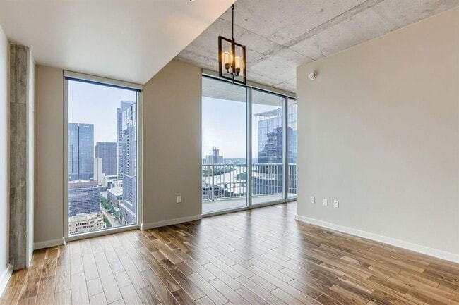 Building Photo - 360 Nueces St
