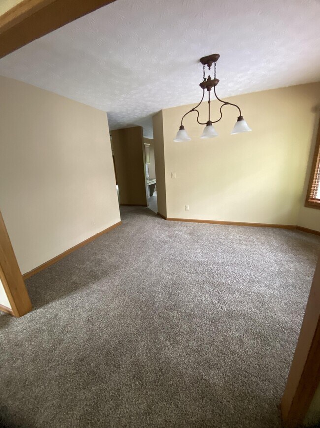 923 Wind Forest Dr, Springboro, OH 45066 House for Rent in Springboro