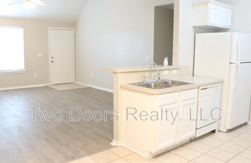 Primary Photo - 1217 Eastgate Dr