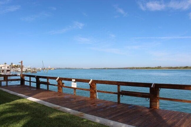 Foto del edificio - 1630 Seaway Dr