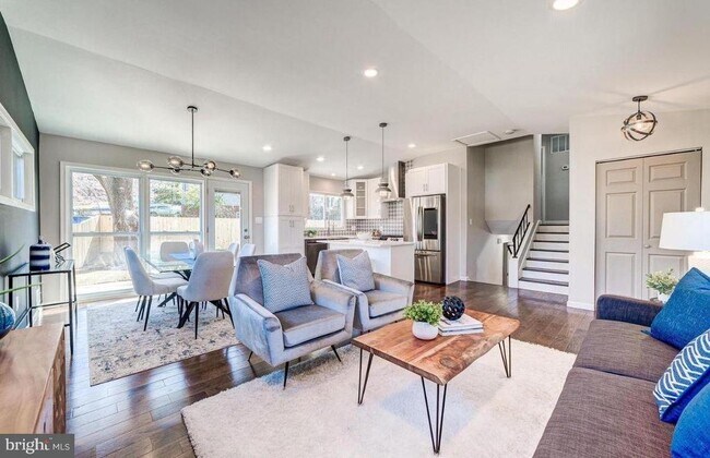 Foto del edificio - 4207 Woodland Dr