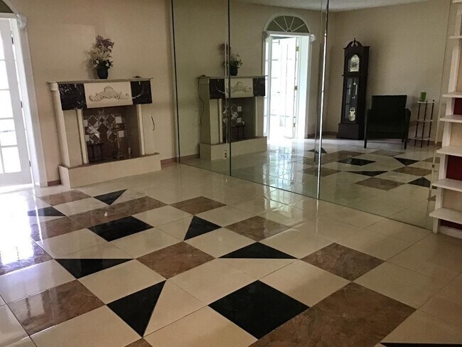 Building Photo - 5641 SW 2nd Ct