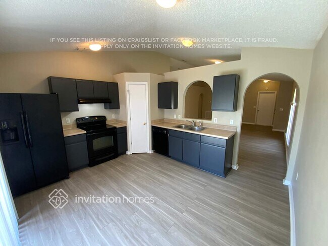 Foto del edificio - 3651 Gilmore Heights Rd N