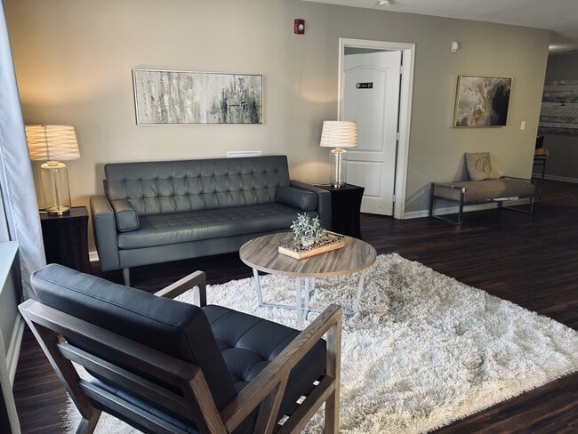 Living Room - The Retreat at Pembroke