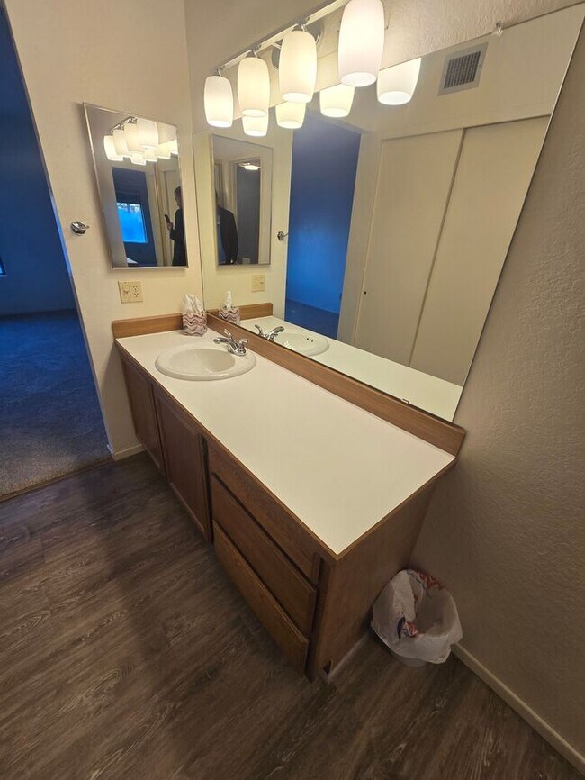 Foto del edificio - 7909 E Colette Cir