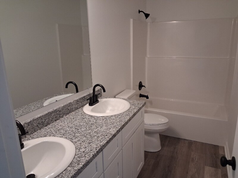 Foto del edificio - 2102 Midland Dr