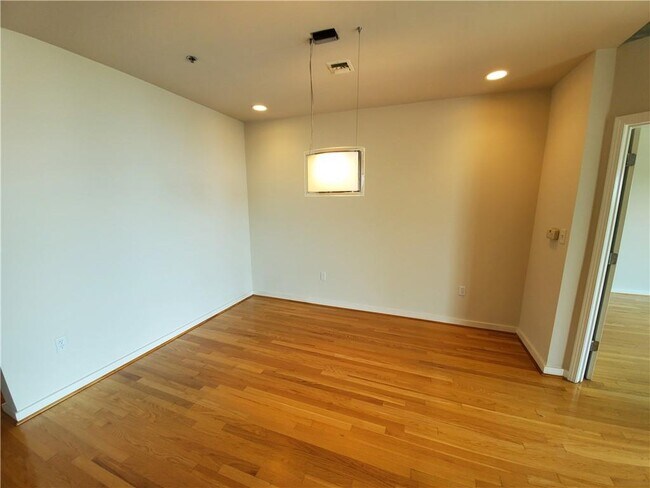 Building Photo - 923 Peachtree St NE