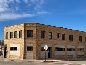 Building Photo - 543 Cass St