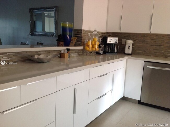 Building Photo - 460 Poinciana Island Dr