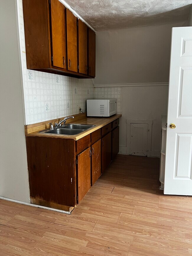 Kitchen - 15 Third St