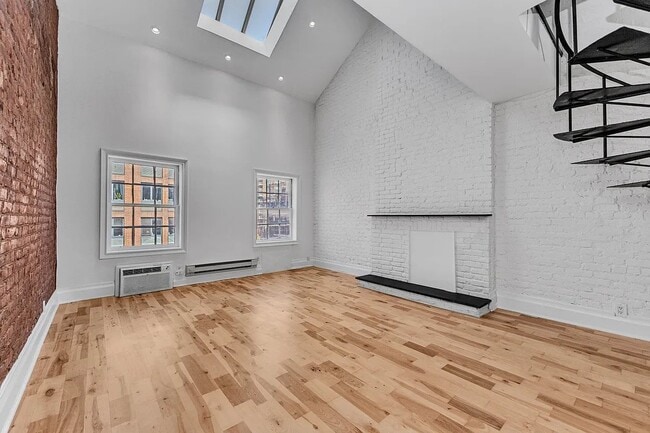 Building Photo - 404 W 22nd St