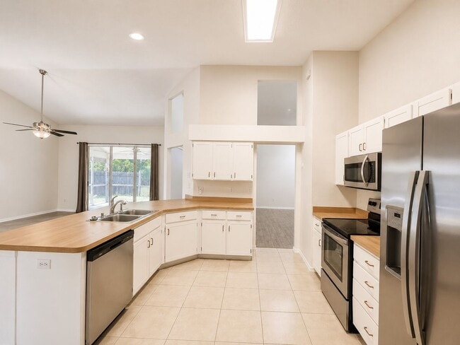 Foto del edificio - 3 Bedroom 2.5 Bath In Alafaya Woods