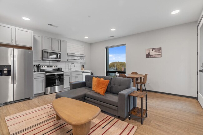 Building Photo - 423 E Michigan St